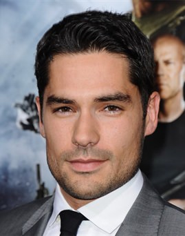 Diễn viên D.J. Cotrona