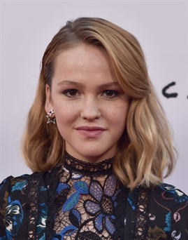 Diễn viên Talitha Bateman