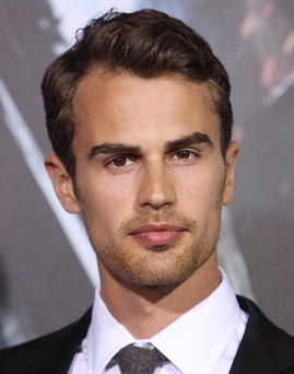 Diễn viên Theo James