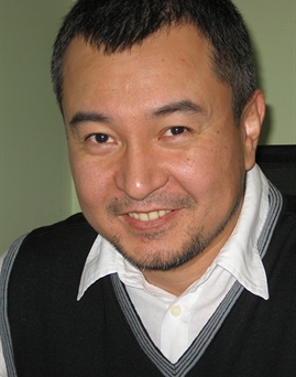 Đạo diễn Akan Satayev