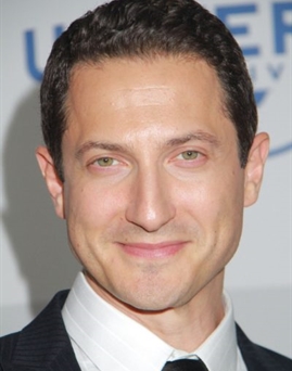 Diễn viên Sasha Roiz