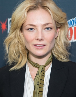 Diễn viên Clara Paget