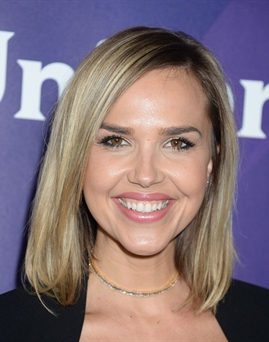 Diễn viên Arielle Kebbel