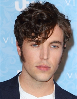 Diễn viên Tom Hughes