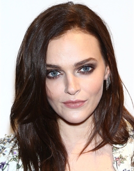 Diễn viên Madeline Brewer