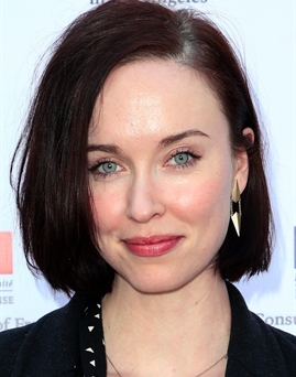 Diễn viên Elyse Levesque