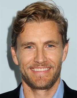 Diễn viên Brett Tucker