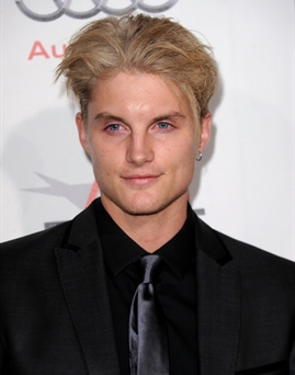 Diễn viên Toby Hemingway