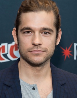 Diễn viên Jason Ralph