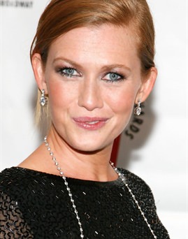 Diễn viên Mireille Enos