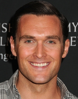 Diễn viên Owain Yeoman